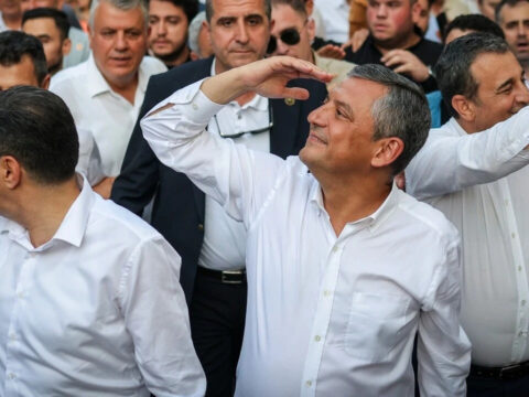 Dunya basini yeni partiyi konusuyor thr4SU5L